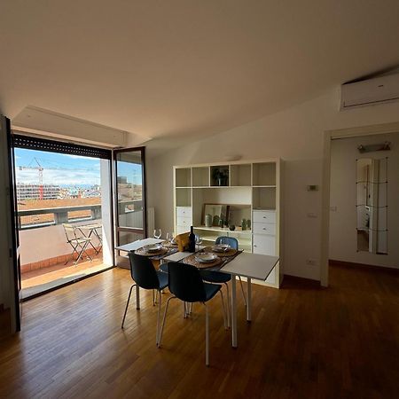 Appartamento Isola- Attico Con Balcone Milán Exterior foto