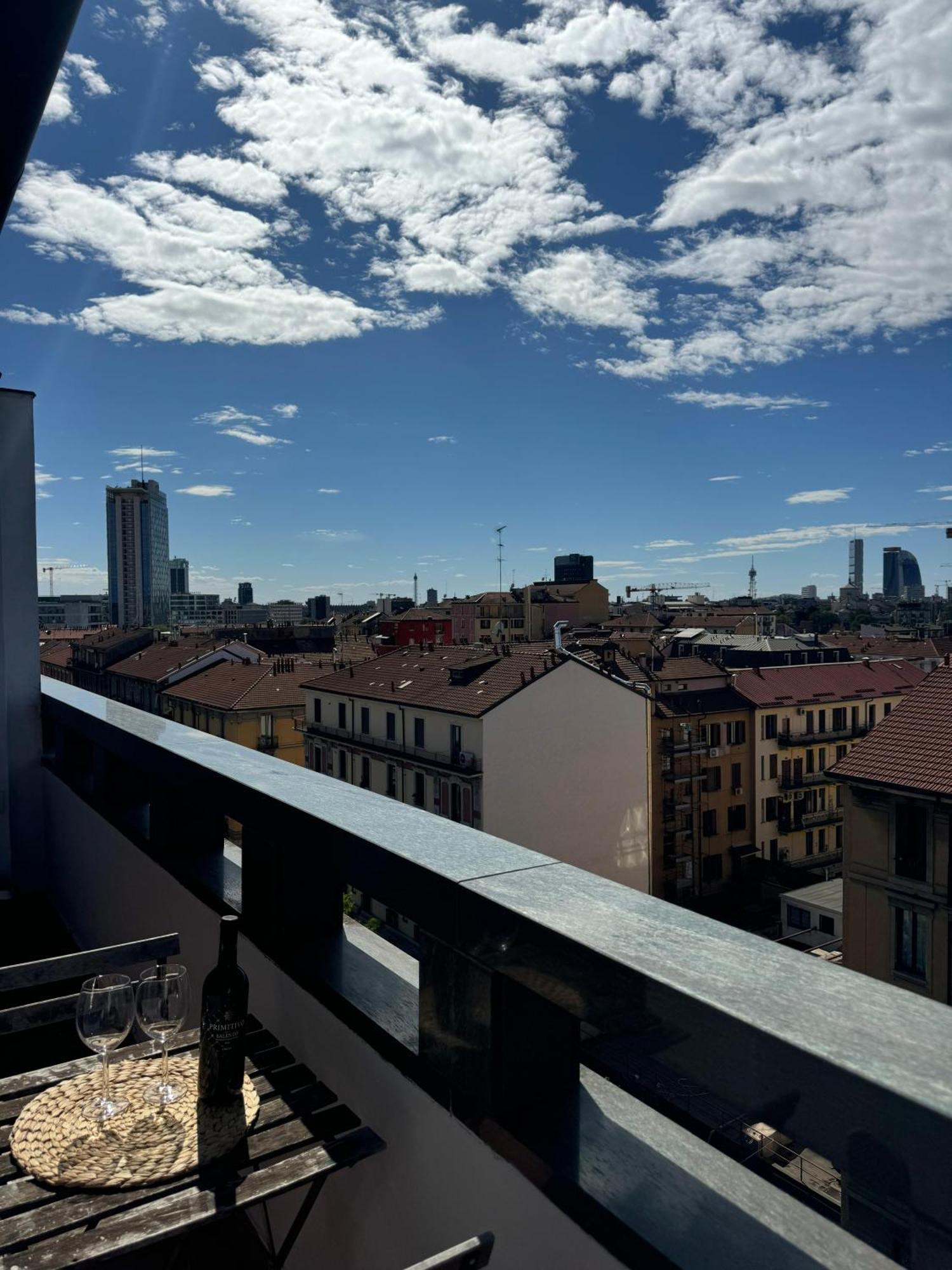 Appartamento Isola- Attico Con Balcone Milán Exterior foto