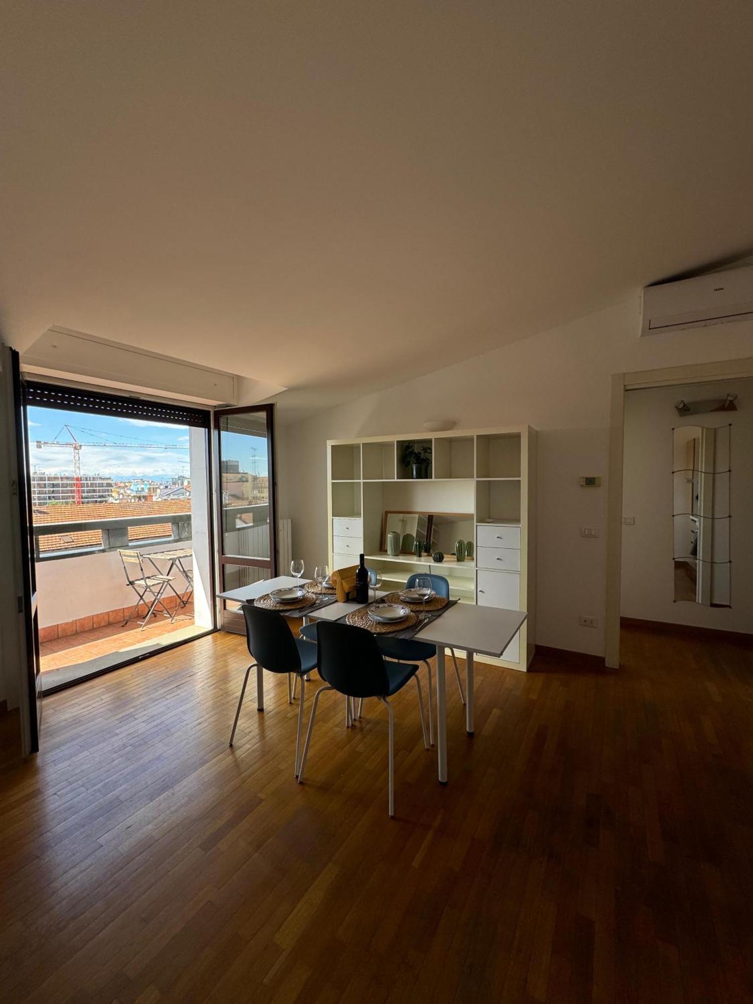 Appartamento Isola- Attico Con Balcone Milán Exterior foto